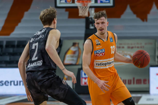 寻找传球路 寻找传球路